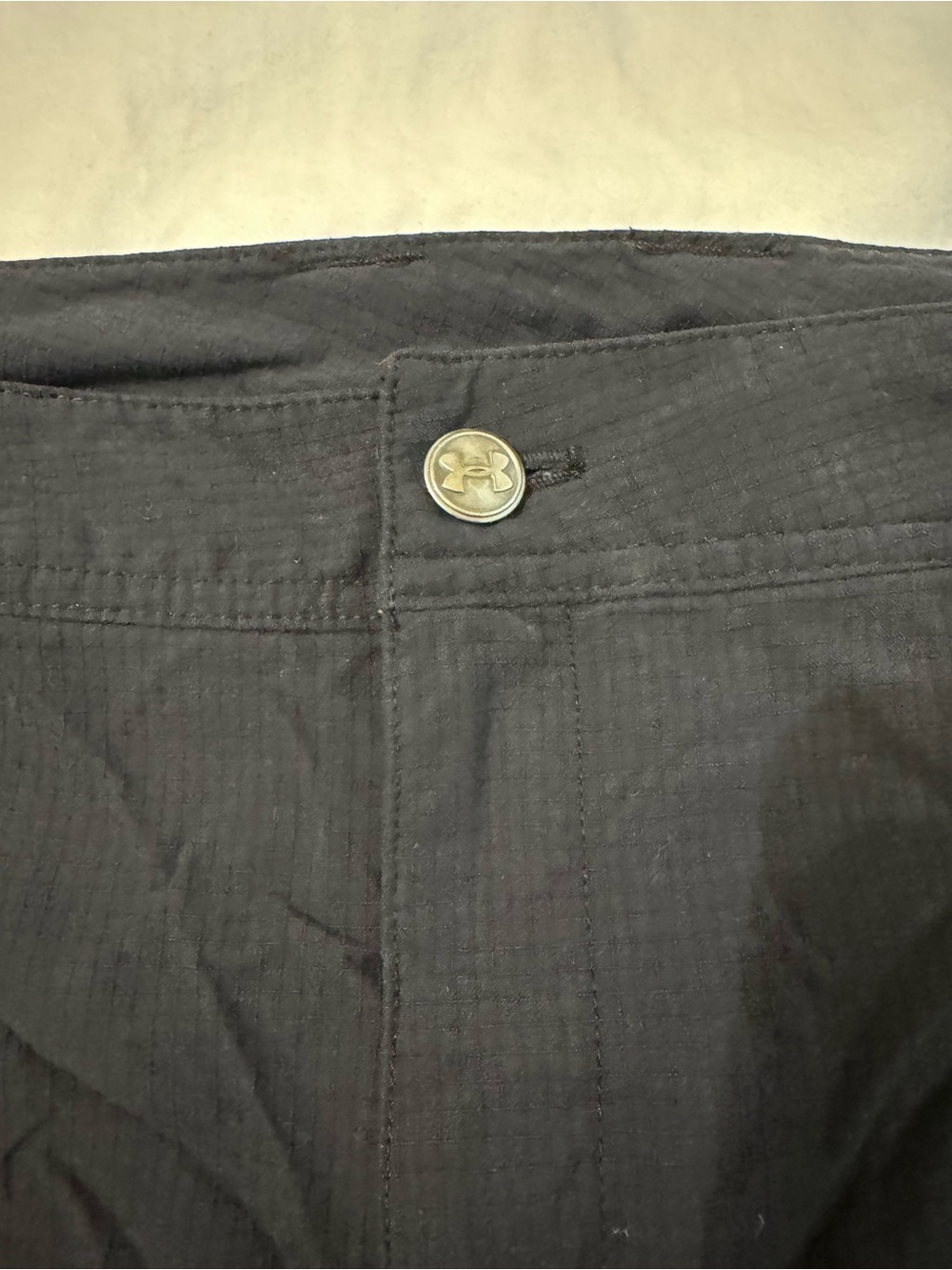Men's Black Under Armor Cargo Shorts - Lightweight Utility Style - Picture 2 of 4